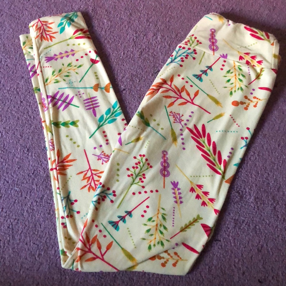 Lularoe OS One Size Leggings Feathers Flowers
